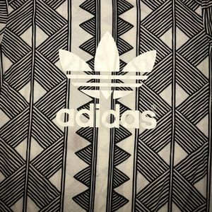 💫 ADIDAS BLACK AND WHITE TEE SHIRT MENS XL 💫